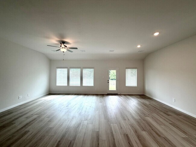 Building Photo - New Construction 5 Bedrooms backs to greenbelt!