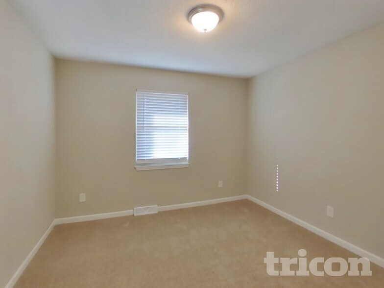 Building Photo - 1116 NE 10 St