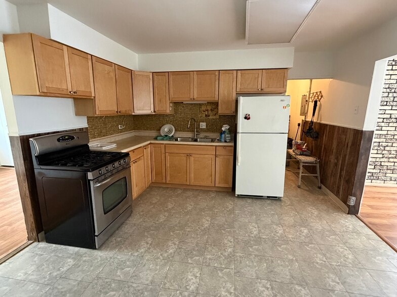Building Photo - 831 Beech Dr