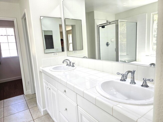 Building Photo - 2862 Echo Springs Dr
