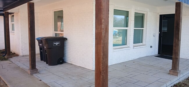 Building Photo - Updated Fort Worth Gem — Over 2,000 Sq Ft, Fireplace & Two Living Spaces