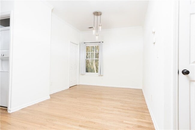 Building Photo - 183 Burbank Dr SW