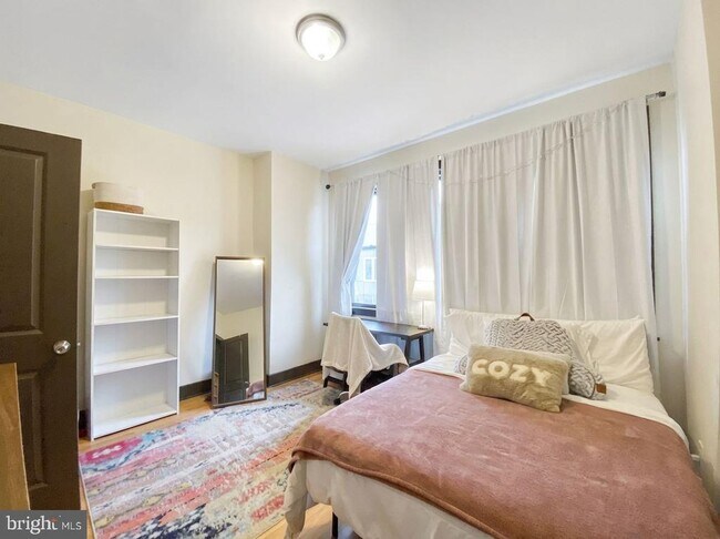 Building Photo - 1839 N Bouvier St