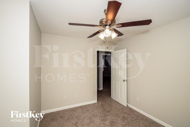 Building Photo - 116 Royal Gala Dr