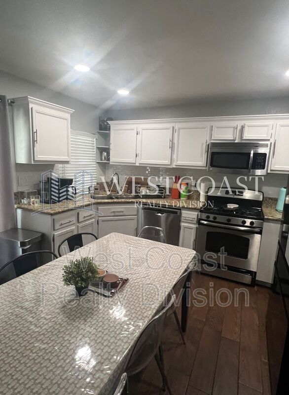 Building Photo - 15425 Brasa Ln