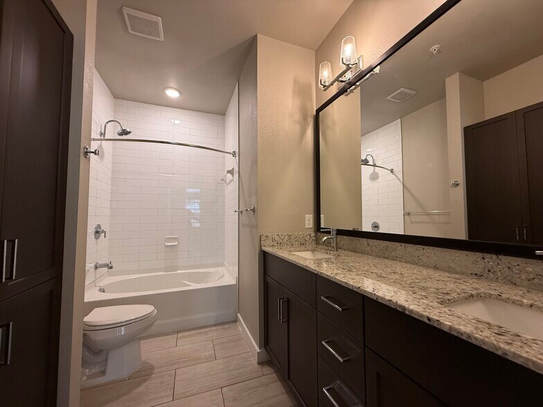 Building Photo - 3144 Gorge Way