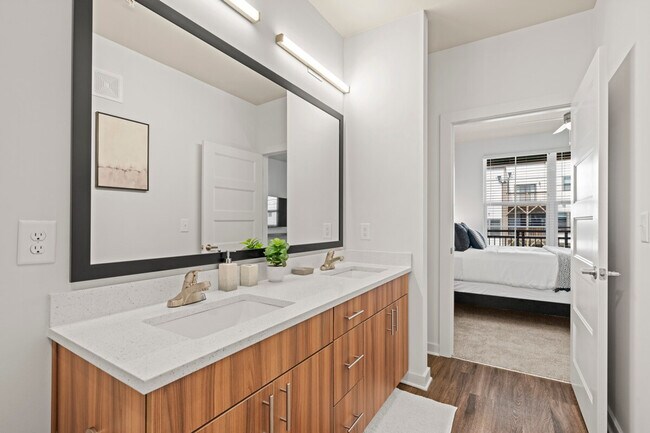 Building Photo - 2048 Bolton Dr NW