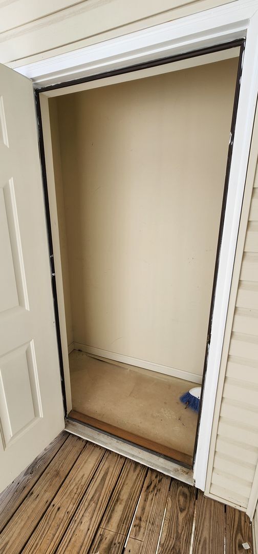 Building Photo - Great condo near Hanes Mall area, Clemmons and I40