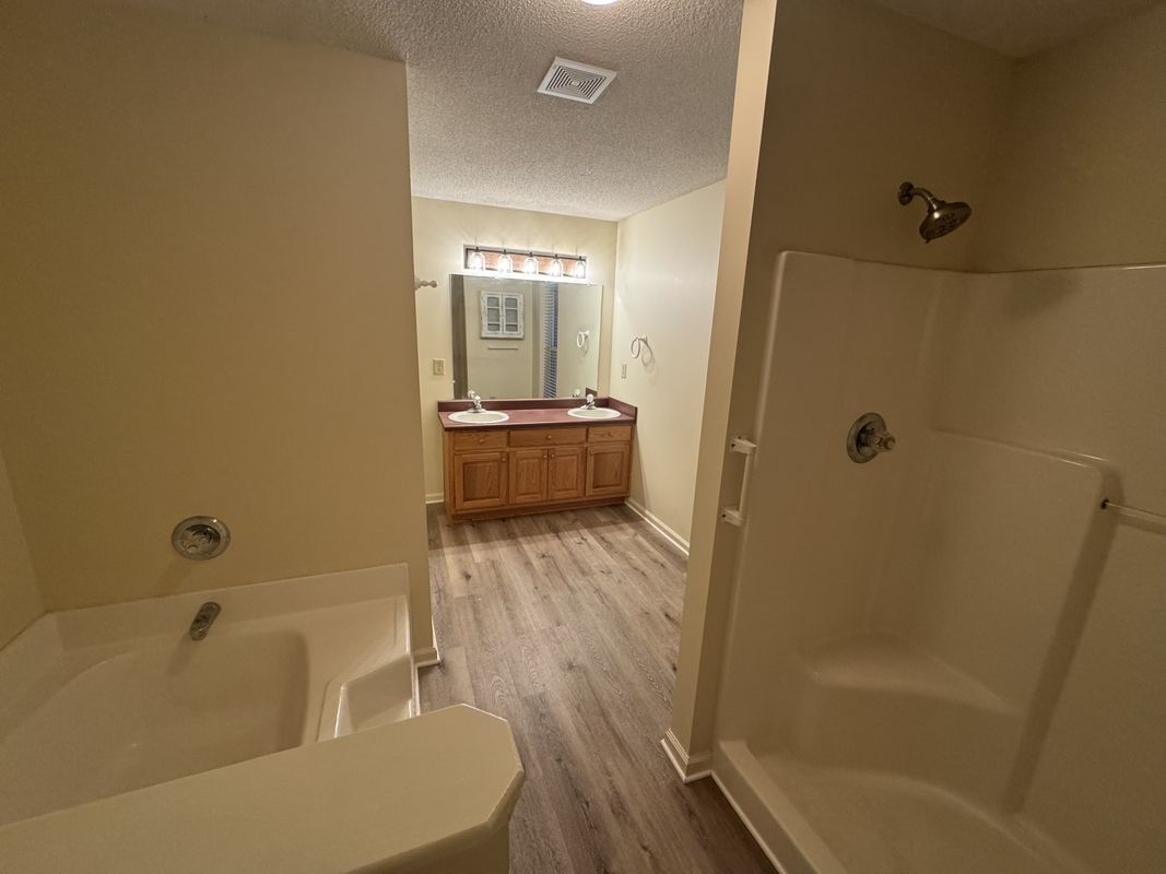 Building Photo - 863 Woodland Dr