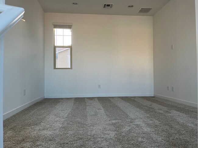 Building Photo - 9426 W Sells Dr