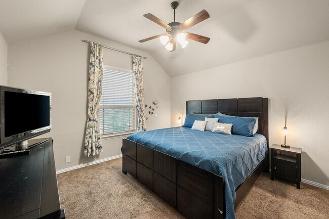 Building Photo - Fully Furnished Home in South Grand Prairi...