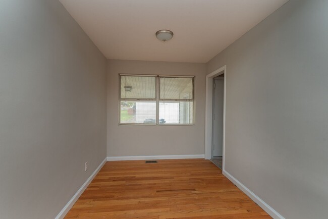 Building Photo - $1,425 - 3-bedroom/2-bath house for rent!