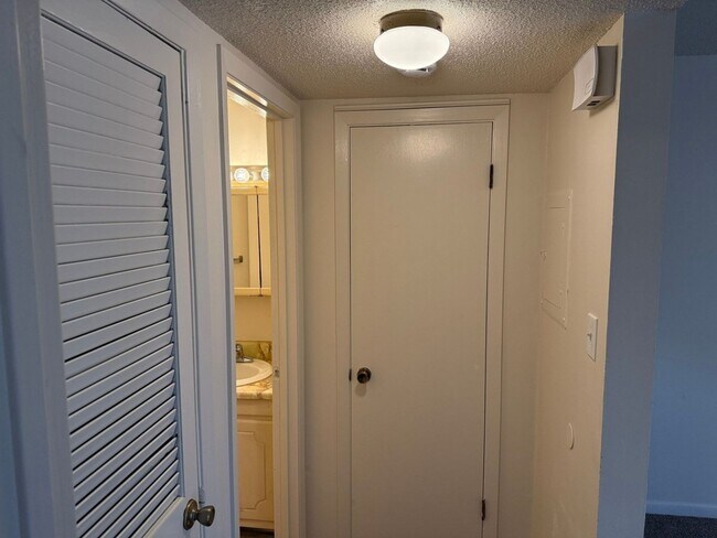 Building Photo - 4409 Bruhin Rd