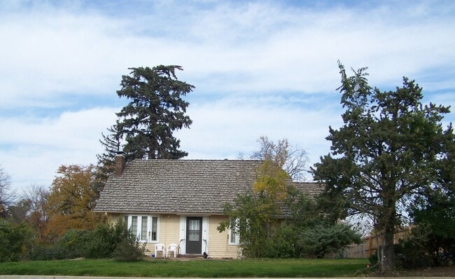 Building Photo - 1031 W 20th St