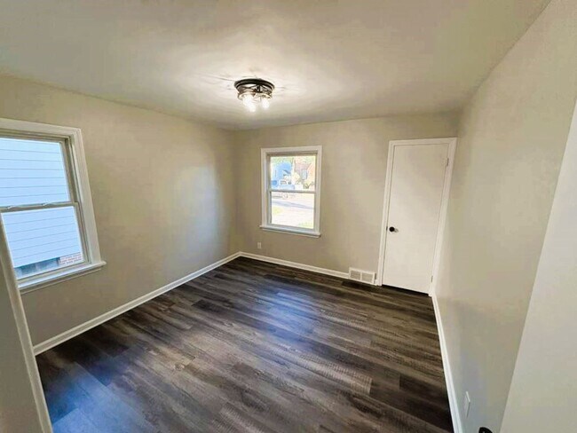 Building Photo - 4-Bedroom Home with Finished Basement & Mo...