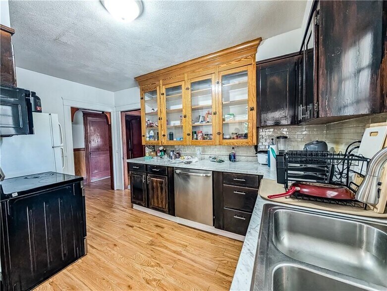 Building Photo - 1423 Manville Rd