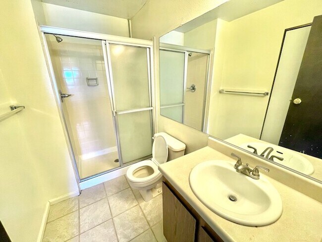 Building Photo - 2-Bedroom in Woodside Condos