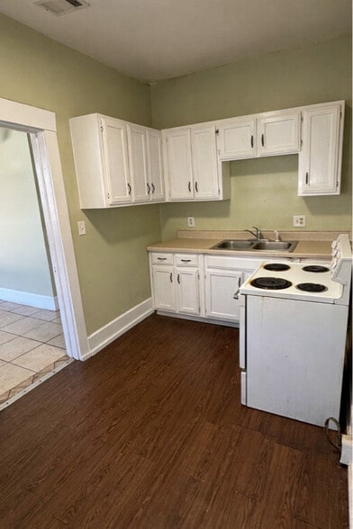 Building Photo - 1310 S Jefferson St