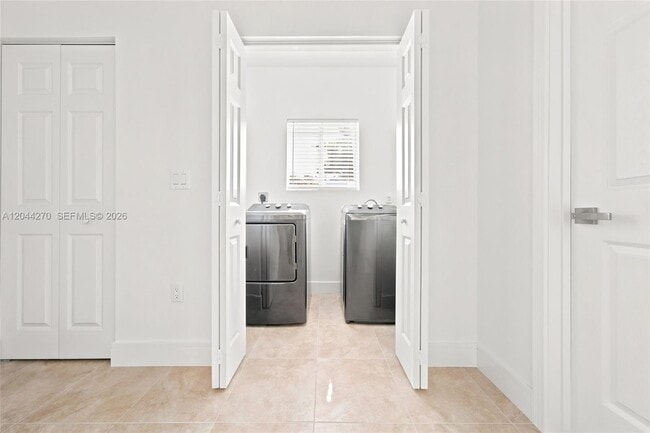 Building Photo - 145 NE 60th St