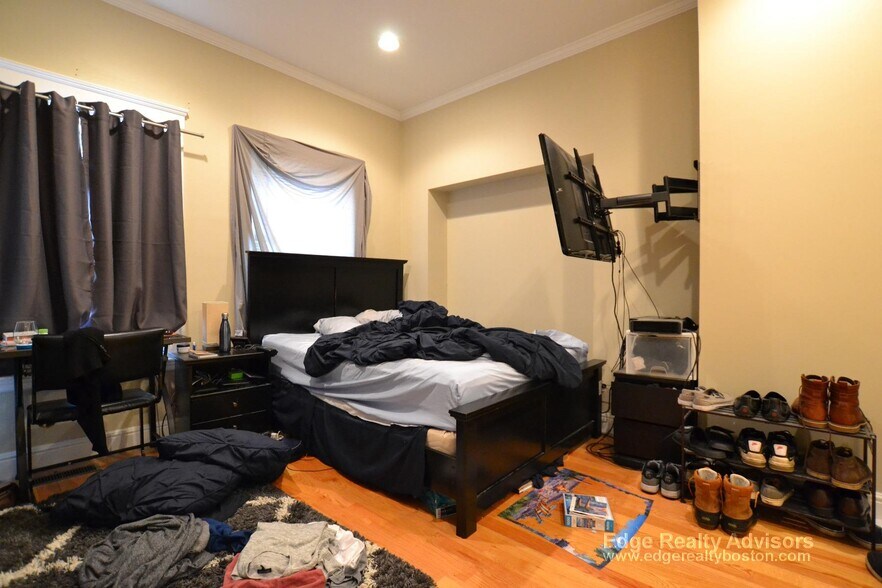 Building Photo - 6 Cummings Rd