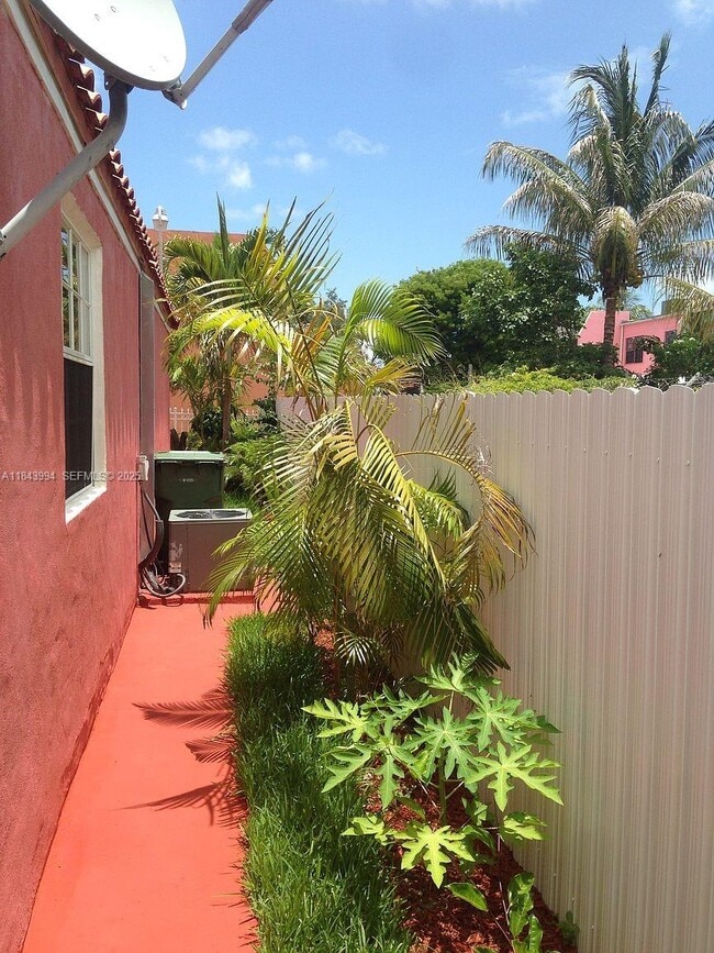 Building Photo - 636 NW 11th St