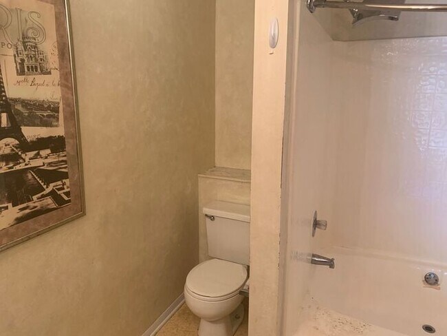 Building Photo - 1820-6 Tryon Drive