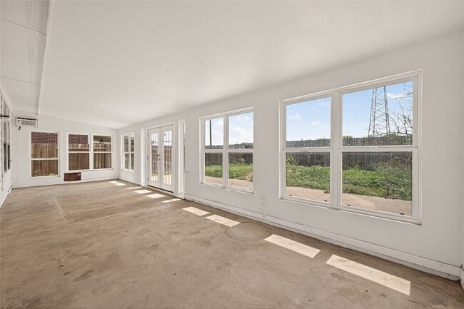 Building Photo - 13915 Maleewan Ln