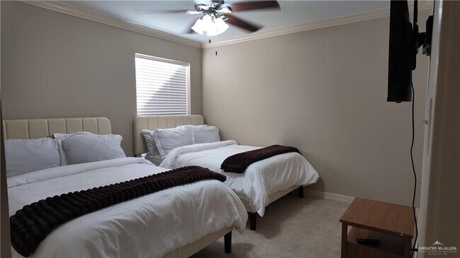 Building Photo - 16 Highland Park Ave