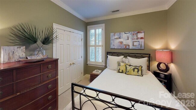 Building Photo - 1141 Dilworth Crescent Row