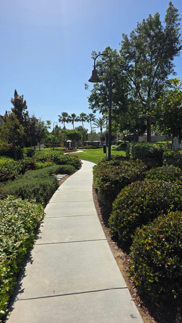 Building Photo - GORGEOUS TOWNHOME IN THE HEART OF SOUTH TEMECULA!