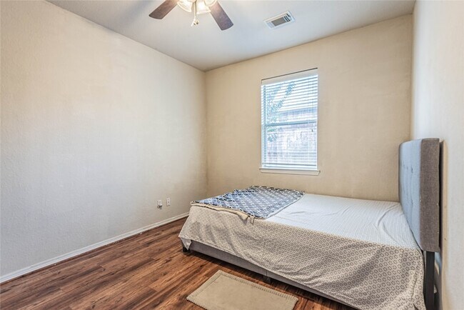 Building Photo - 307 Autumn Creek Ln