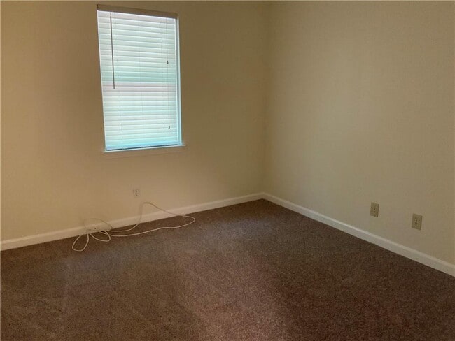 Building Photo - 4167 Oak Ferry Dr NE