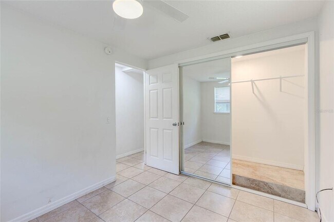 Building Photo - 4181 Chestnut Dr