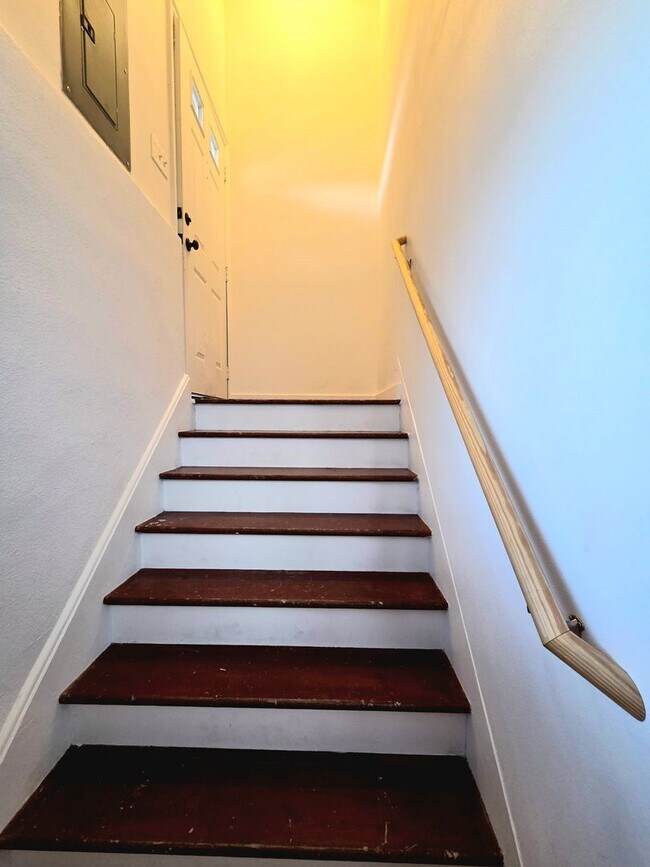 Building Photo - 300 S Franklin Ave