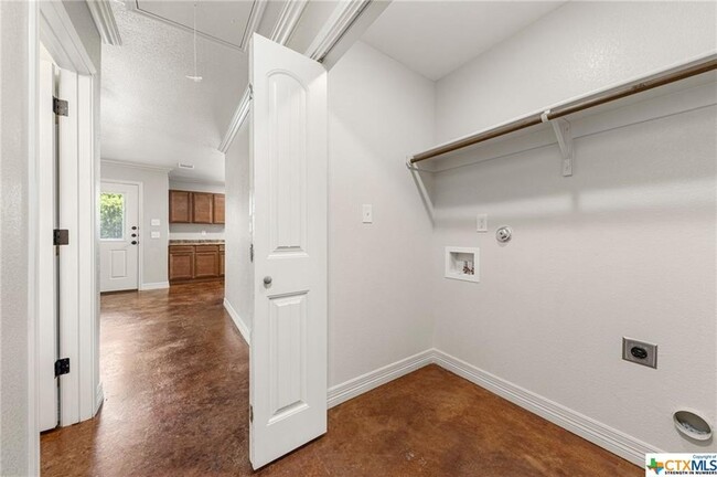 Building Photo - 2807 Terrace Dr