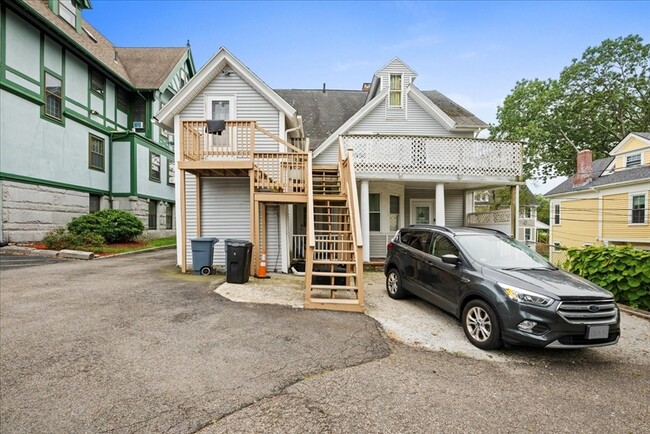 Building Photo - 36 Cedar St