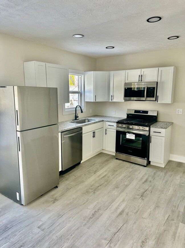 Building Photo - Charming Completely Remodeled Home!