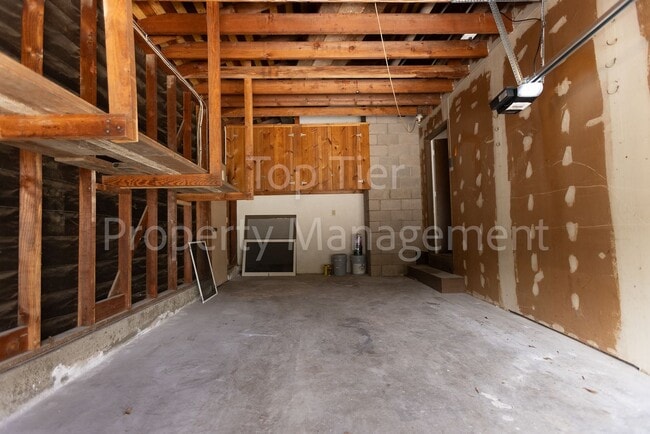 Building Photo - Charming Mid-Century Home | 4BR, 3BA | 2,4...