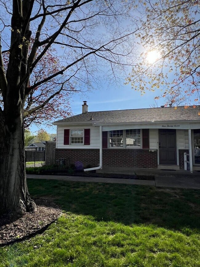 Building Photo - Beautiful 3 BD, 1 BA Lititz Home!