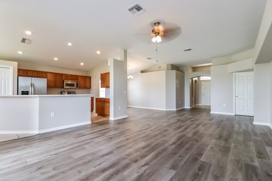 Building Photo - 4545 Marchmont Blvd