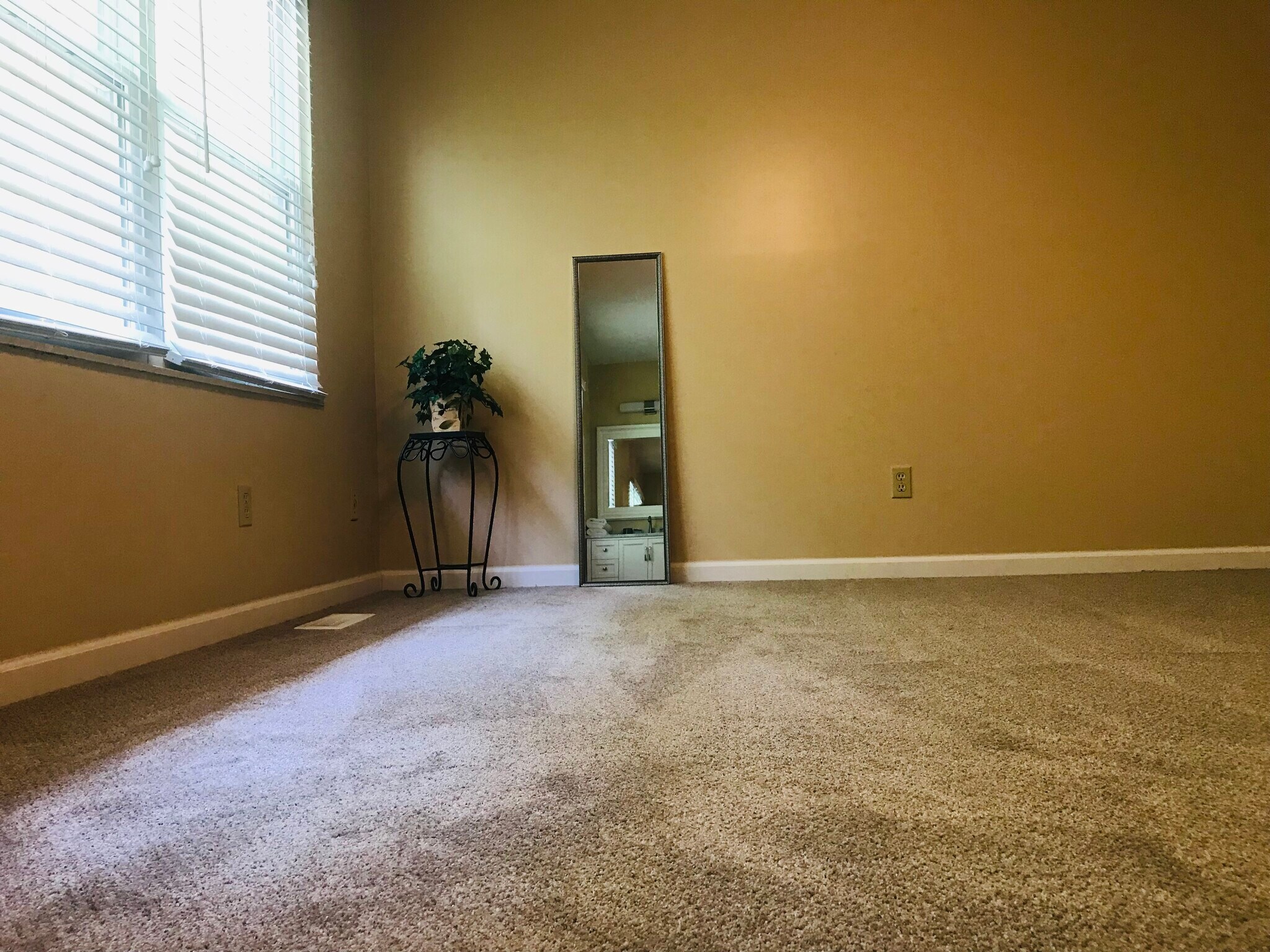 Main bedroom-upstairs - 109 Geronimo Dr
