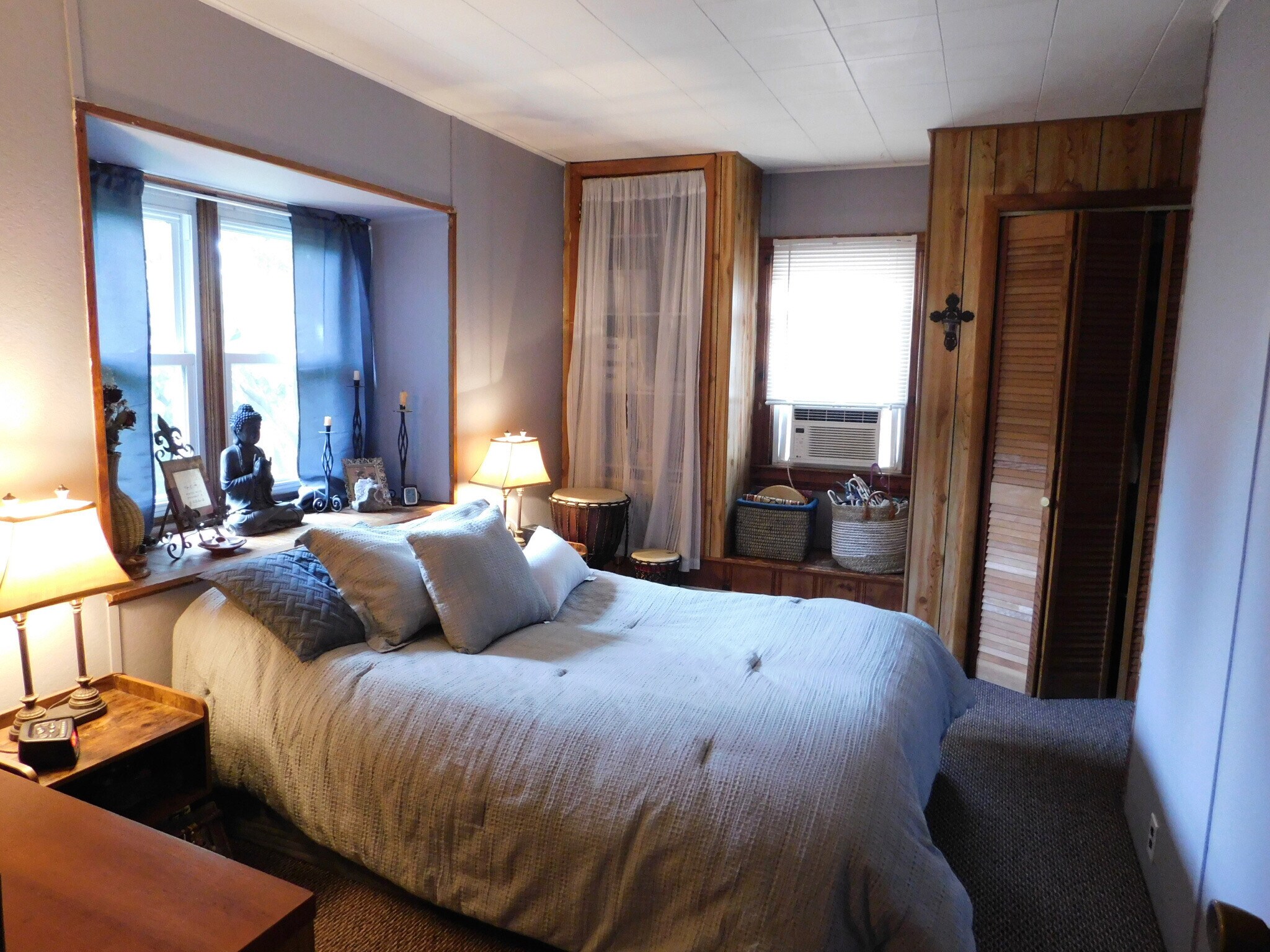 Master Bedroom w/ 4 closets - 6906 Tollgate Rd
