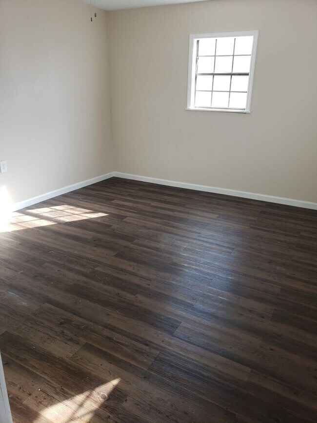 Building Photo - Handyman Special $0 First Month's Rent / “...