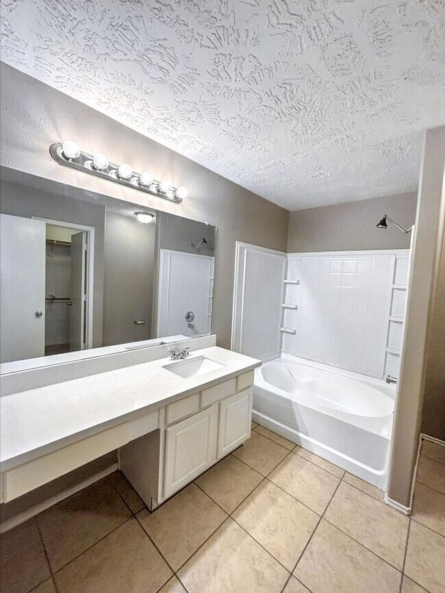 Building Photo - 11319 Moonlight Ridge Dr