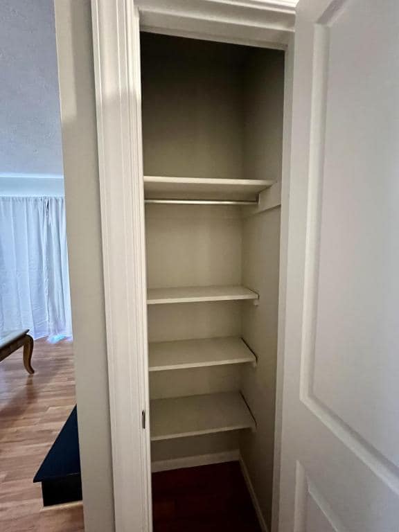 Building Photo - 87 W Van Lake Dr