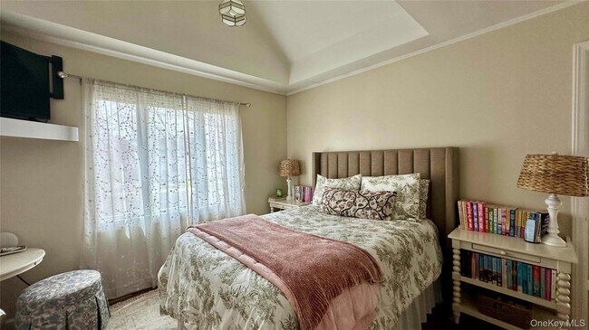 Building Photo - 39 W 7th St