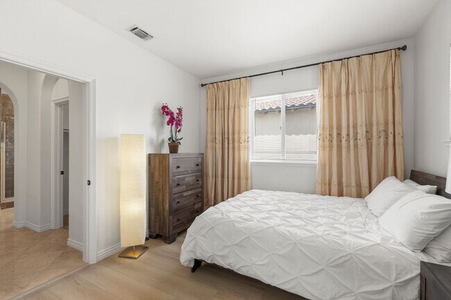 Building Photo - 6213 Paseo Privado