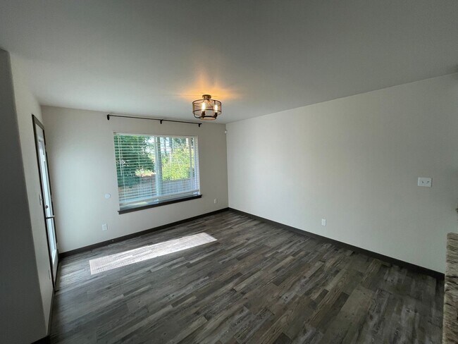 Building Photo - 2525 El Mar St
