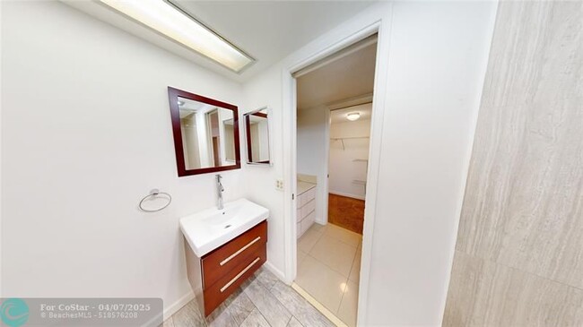 Building Photo - 3080 N Course Dr