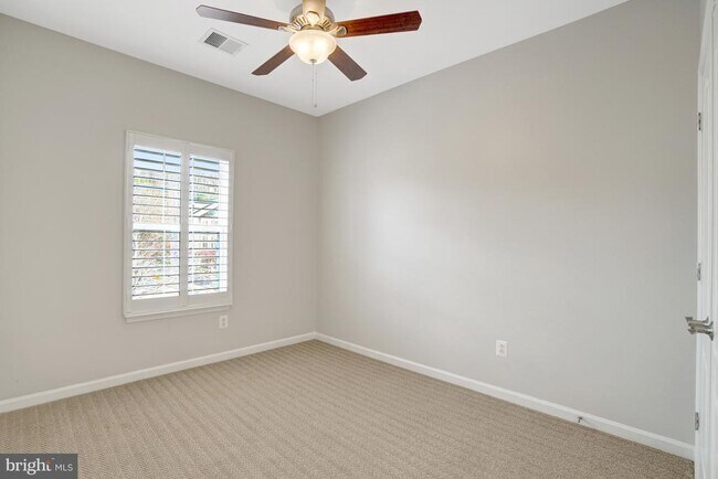 Building Photo - 6927 Rolling Creek Way